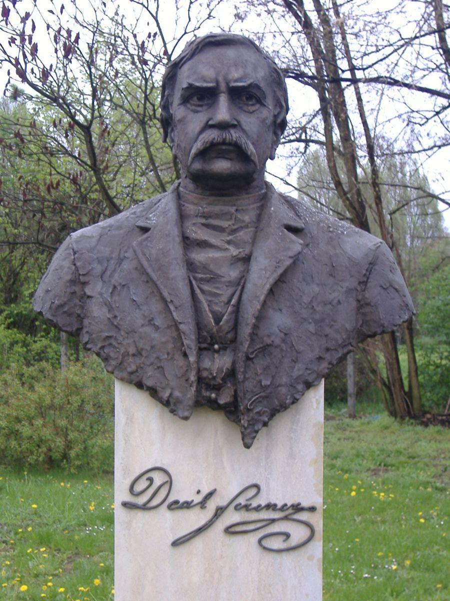 Statue of Deák Ferenc Berekfürdő
